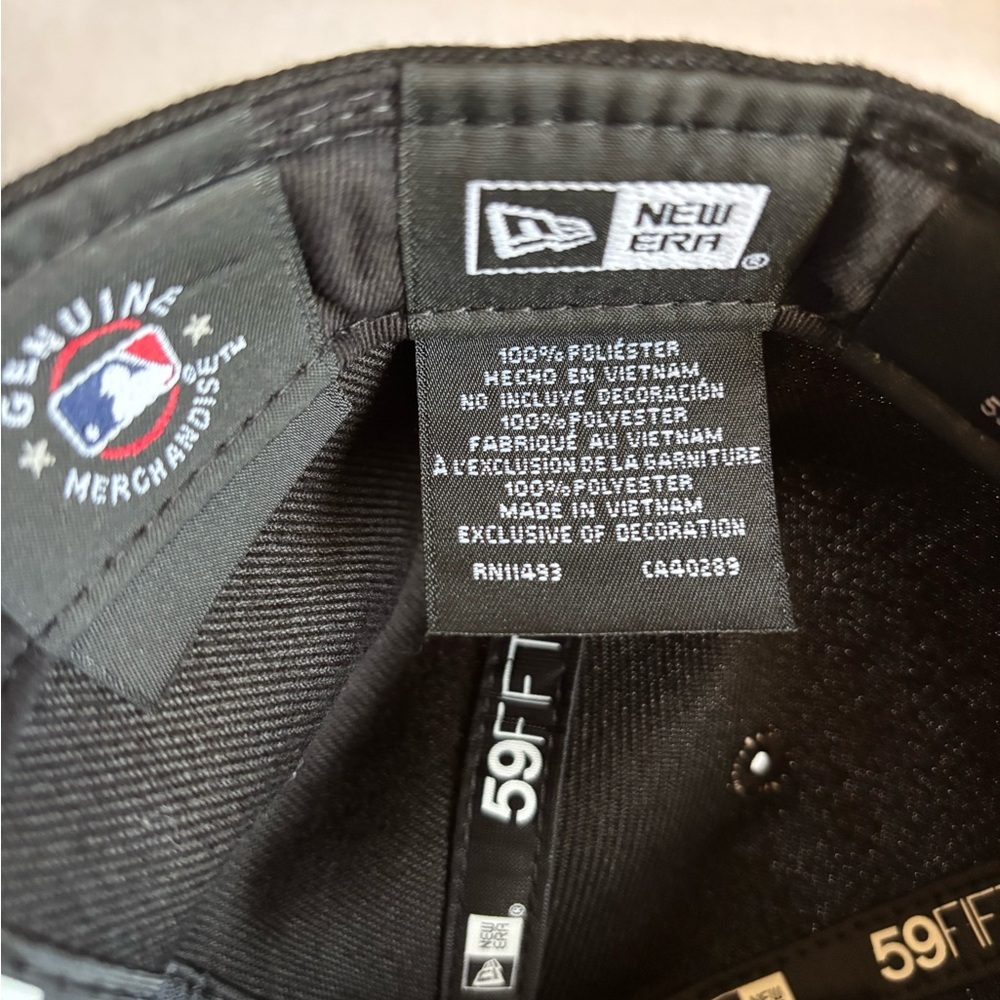 Youth Boys New Era Black Fitted Cap - Picture 3 of 5